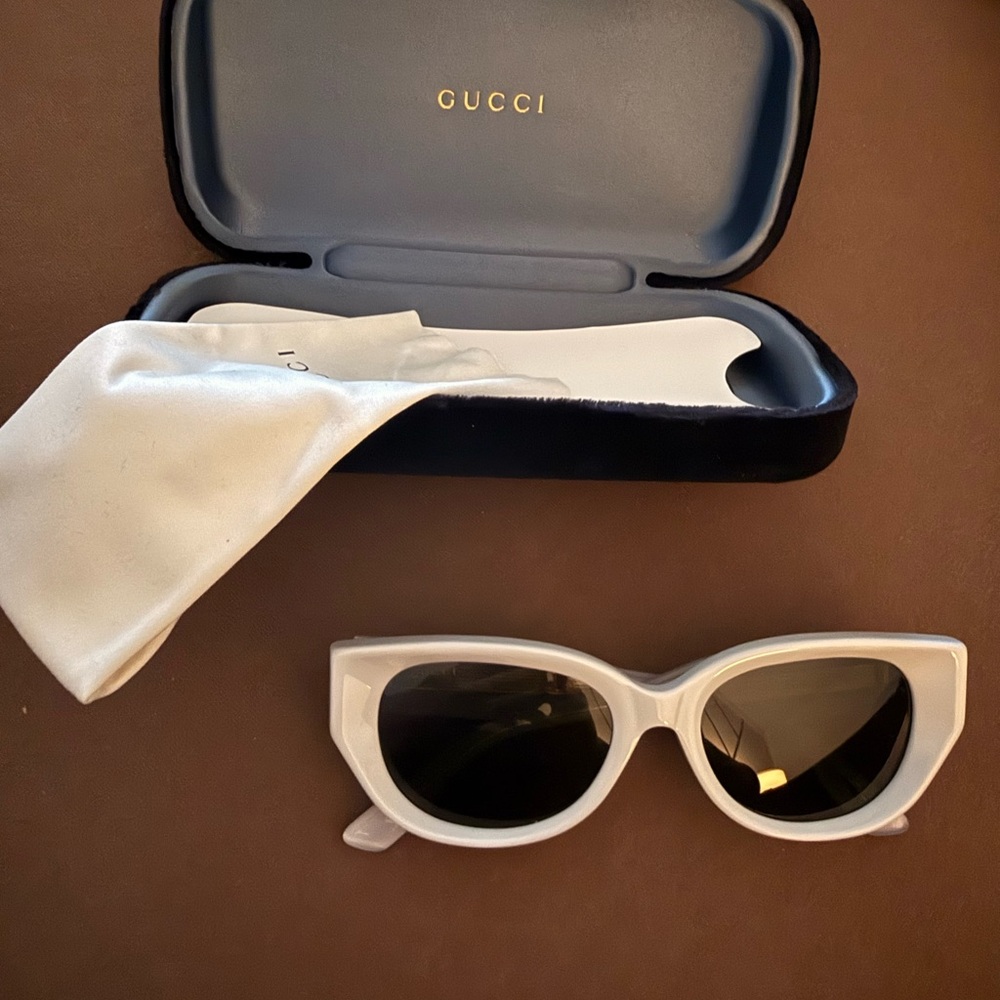 Gucci White Cat-Eye Sunglasses with Dark Lenses